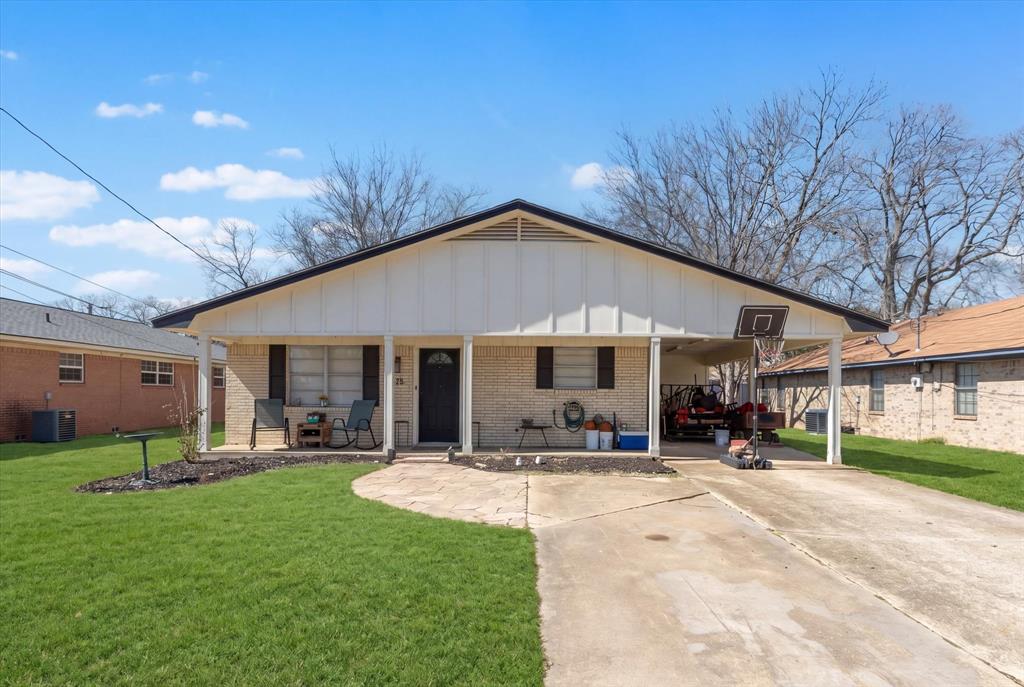 *MOTIVATED SELLER! Nestled in the heart of Grand Saline, this charming home offers the peace and quiet you’ve been looking for. Tucked away in a serene area, you’ll enjoy slower mornings, friendly surroundings, and a true sense of small-town living. Whether you're relaxing after a long day or enjoying time with loved ones, this property is the perfect place to call home.