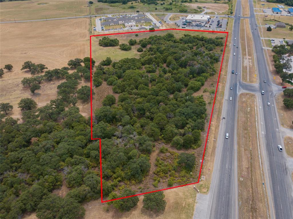 Prime commercial location on East Hwy 199 located between Tractor Supply and The Bryants Company.  Seller has more acreage available for sale, so let's talk about how many acres you need for your business.