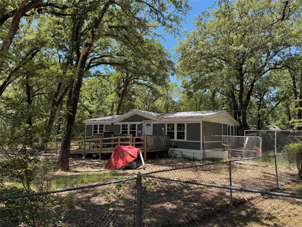 3 bed 2 bath manufactured home near Cedar Creek reservoir in Oak Harbor. Minutes from restaurants and shopping, and all that Mabank and Gun Barrell City have to offer!