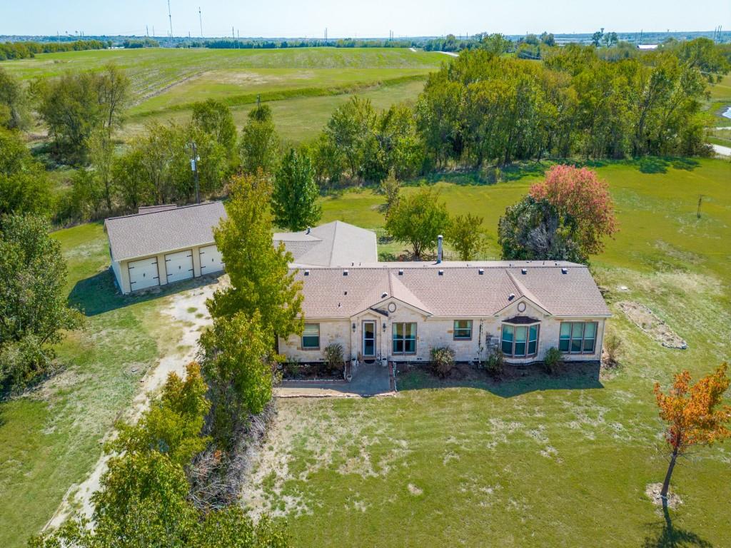 MULTIPLE OFFERS: best & final offer by Monday 10.23 at 1pm. Stunning 5-ACRE property with panoramic views on a corner lot! Charming 3 bed, 2 bath home with brick-stone exterior, far from your typical mobile home. Experience the best of country living just beyond city limits - no city taxes & swift access to Hwy 75. The island kitchen is complete with built-in appliances, handy desk & a cozy breakfast nook. Versatile flex room off the kitchen can transform into a study or 4th bedroom. Enjoy the grand family room with vaulted ceilings & a striking stone fireplace. Beautiful wood floors, formal dining, & abundant storage enhance the open layout. The owner's suite offers dual vanities, a garden tub, separate shower, & a walk-in closet. The bonus room is perfect for a sunroom or fun game space. Enjoy your mornings from the covered patio, cook-out & savor sunsets on the open patio. A 3 CAR GARGAE with a workshop awaits your toys & projects. Don't miss out on making this beauty your own!