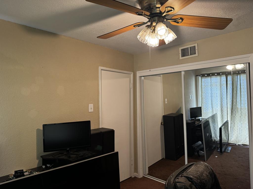 VALWOOD PARK 4 - Residential