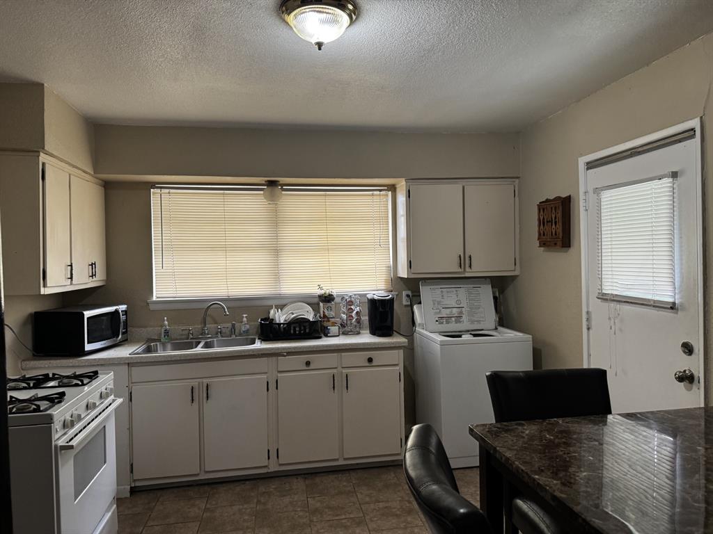 VALWOOD PARK 4 - Residential