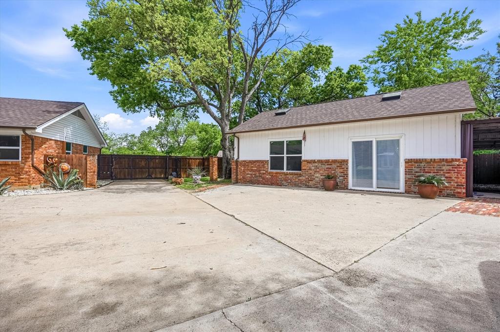 Brook Hollow Bedford - Residential