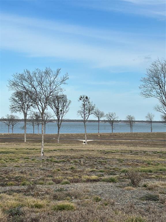 Wonderful off water lot on one of Richland Chambers Lake's newest subdivisions, The Landings. Amenities included are clubhouse, workout facility, pickleball court, pool, gathering room with kitchenette and TV AND private boat launch. This would be a great location to relax with a lake lifestyle and close to other city amenities.