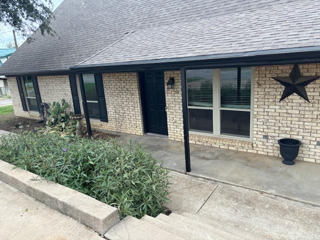 Ready NOW.  Beautiful and spacious apartment located a few blocks from the university.  Recent major kitchen and bathroom remodel.  Property feature includes: 2 bedrooms, 1 bathroom with separate dining area and living room and laundry hookups.  Designated off street parking.  On site laundry facility.  Trash service and lawn maintenance provided.