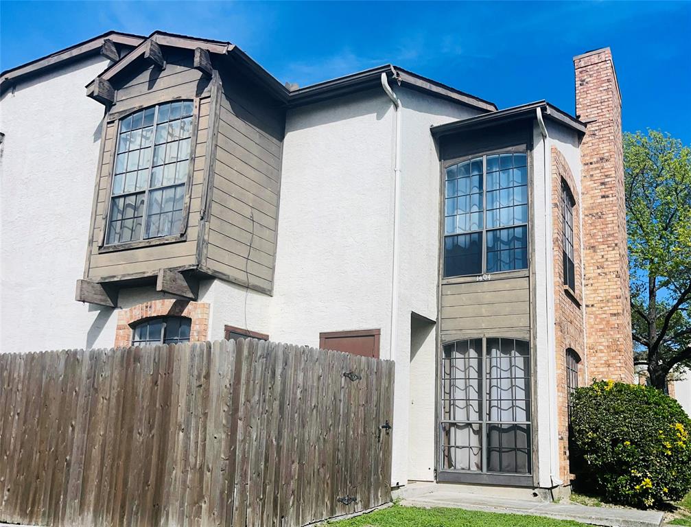 Charming condo at 611 Oriole Blvd, #1404 in Duncanville, TX, perfect for an investor or a buyer looking to add their own TLC and personal touch. This unit offers great potential and is conveniently located near shopping, dining, parks, and major highways for an easy commute. A wonderful opportunity to create value and make it truly your own. Motivated Sellers !!!