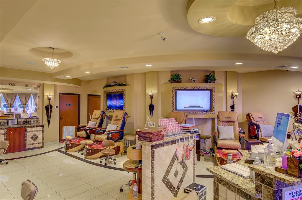 Rolling Hills Shopping Ctr - Commercial Sale