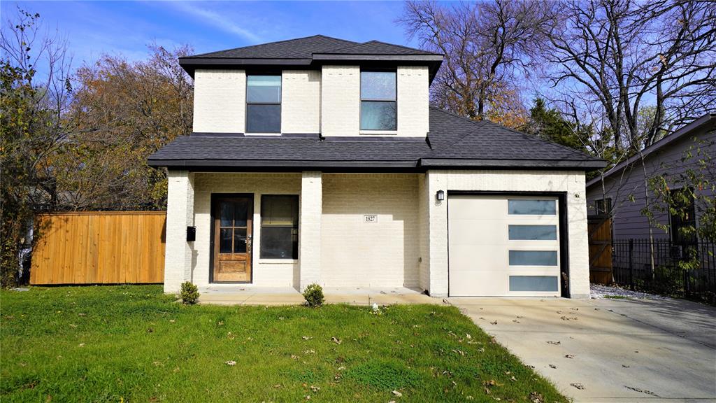 Explore this stylish home up for lease in Dallas, TX!! This 5 bedroom 3.5 bath home is a rare gem! The spacious kitchen is adorned by a modern subway tile backsplash and features stainless steel appliances, dual sinks, and granite counters. Enjoy the dining area that is shared with the kitchen and leads to the backyard. Enjoy the primary suite adorned with a painted trim accent wall and hosts an ensuite bathroom with double sinks, a walk-in shower, a separate soaking tub, a walk-in closet, and granite counters. Upstairs boasts 4 large bedrooms, two of which have walk-in closets, and shared full bath. Living is made easy with the NEST smart thermostat while the garage is a perfect space for a single car or extra storage. Soak up the sun in your private backyard surrounded by wood fencing. Located in Dallas ISD just North of I-30 West of Dallas, giving you an abundance of shopping, dining, and entertainment options nearby. Schedule a showing today to make this rare find your home today!!