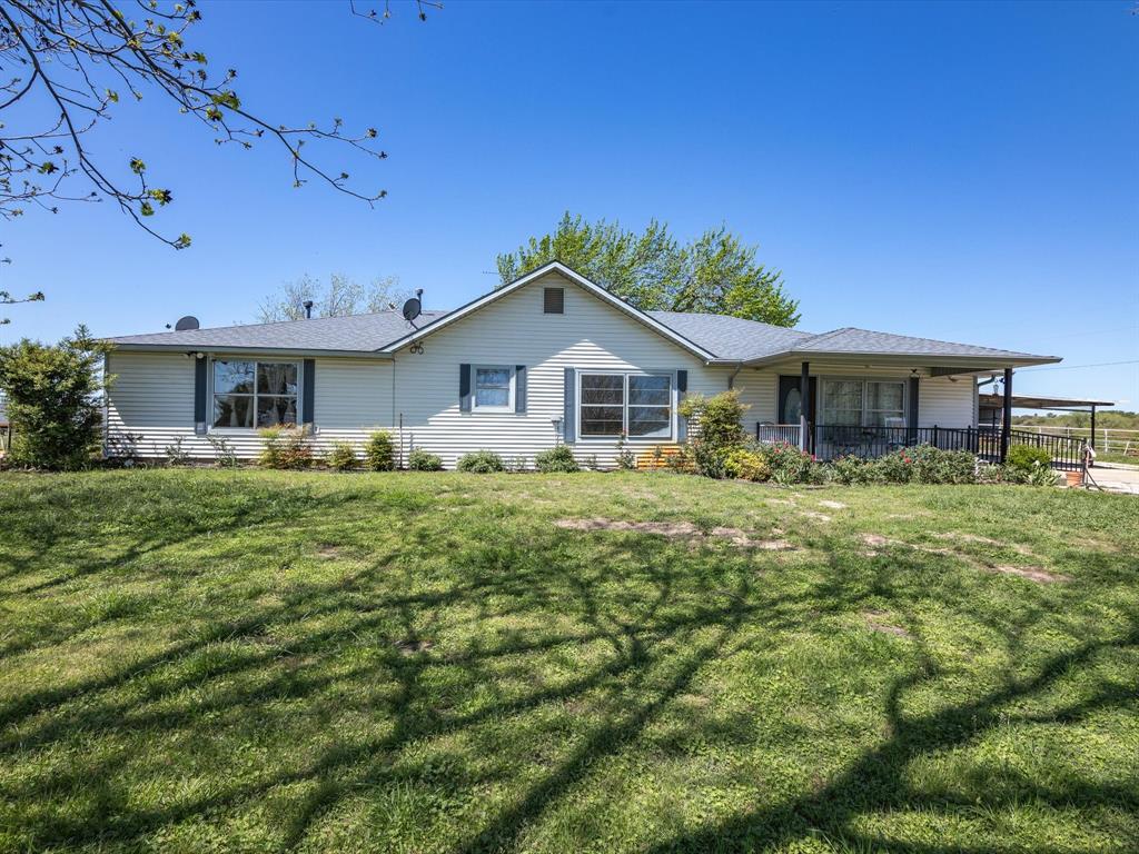 Simple, elegant, country cottage, with all the amenities needed for a country lifestyle and more. This 4 bedroom and 3.5  bath cottage has the look and feel of that special visit to Grandmas. Extra rooms for visiting or entertaining guests. It is surrounded by a beautiful landscape with ponds and tanks and room to grow. The pictures do not do it justice as this will give that wonderful feeling of being HOME!!! Come and see this special vintage little cottage and fall in love with the country life.