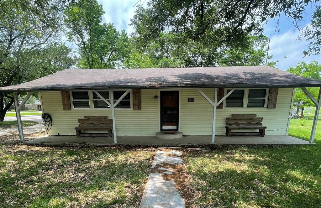 Charming 2-bedroom, 1-bath home for lease on a desirable corner lot in the heart of downtown Royse City. This property features a convenient circle driveway with plenty of parking. Enjoy a large, fully fenced backyard—perfect for outdoor living, pets, or entertaining. Ideally located with quick and easy access to I-30, making commuting simple while still enjoying the charm of downtown living. Don’t miss this great investment property.
