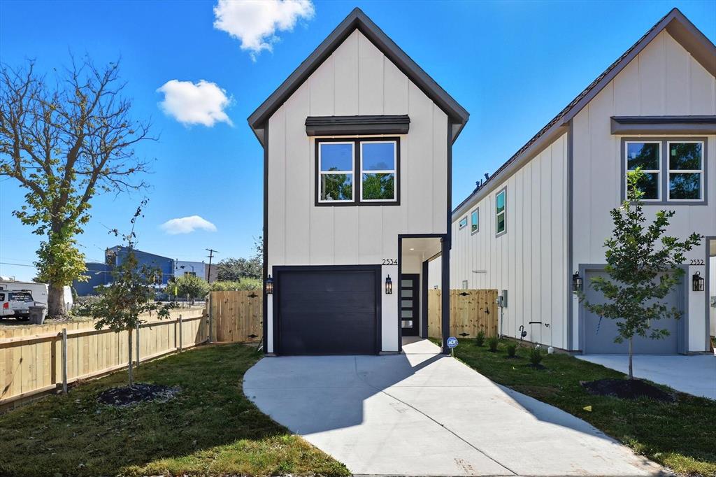 lincoln Manor - Residential