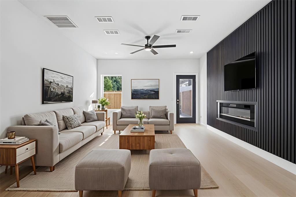 lincoln Manor - Residential