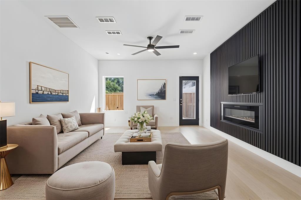 lincoln Manor - Residential