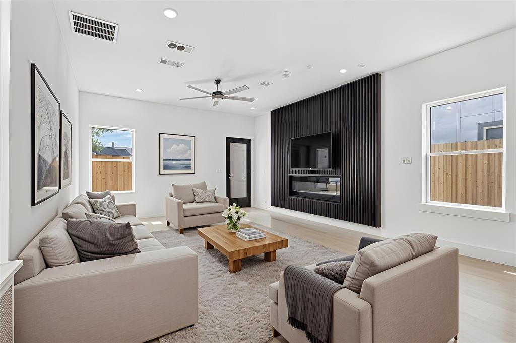 lincoln Manor - Residential