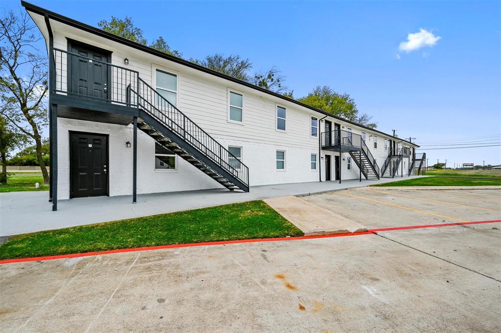 Discover your new home in the charming town of Van Alstyne, Texas! This delightful 2-bedroom, 1-bathroom house is fully equipped with a refrigerator and stackable washer & dryer, providing you with everything you need for a comfortable living experience. Not to mention, it's pet-friendly, so your furry companions can join you in your new home. With its prime location, you'll be just steps away from all the wonderful amenities Van Alstyne has to offer. Don't let this opportunity pass you by! Schedule your showing today and take the first step towards a new and exciting chapter in your life.

Second chance leasing OK

Some Qualifications: No evictions in the last 2 years. 
Most criminal records are not an issue. Reach out with questions. No sex offenses or recent drug distribution or manufacturing. 
Section 8 OK. 

We can work with blemished credit.

Must make at least 2.5x the rent.

Deposit due at lease signing. 
First month's rent paid at move-in.