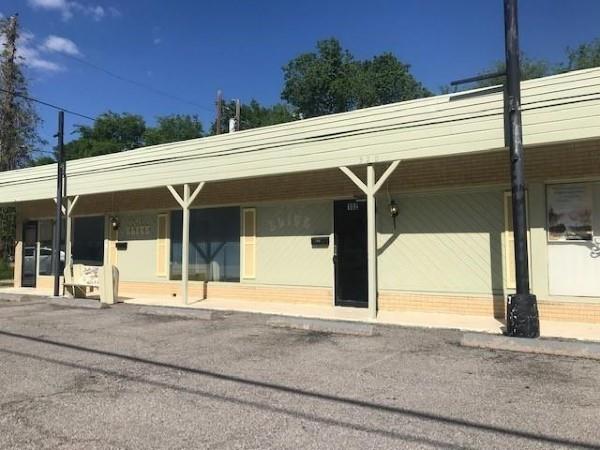 ONE month Free Rent for Tenant to make improvements. Super location, close to downtown Denison. Former Beauty Salon but could be great office or retail space. Bring your ideas and let's see how you can get your business in busy Denison.
Public Driving Directions: At the northeast corner of Ownings and Mirick, close to Rustico, Mells Grill, and minutes from historic, downtown Denison.