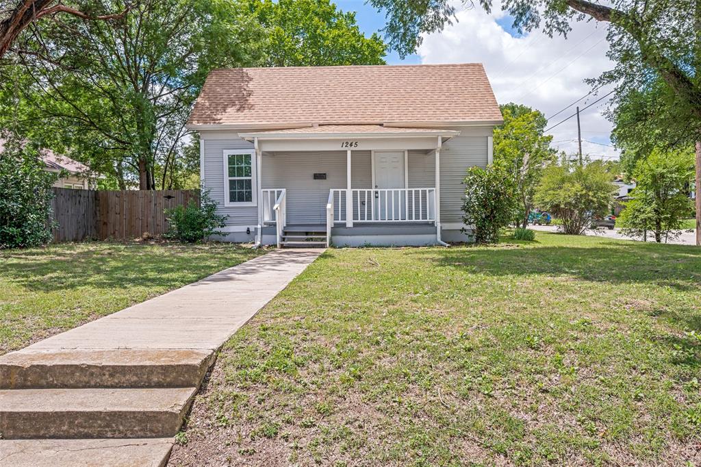 Only 7 minutes from the TCU Campus on a huge corner lot.  Step inside this cozy 2 bedroom 1.5 bathroom home. The floor plan offers large open living, dining, and kitchen area. The primary has a large walk in closet and private bathroom. The kitchen has stainless appliances and granite countertops.
