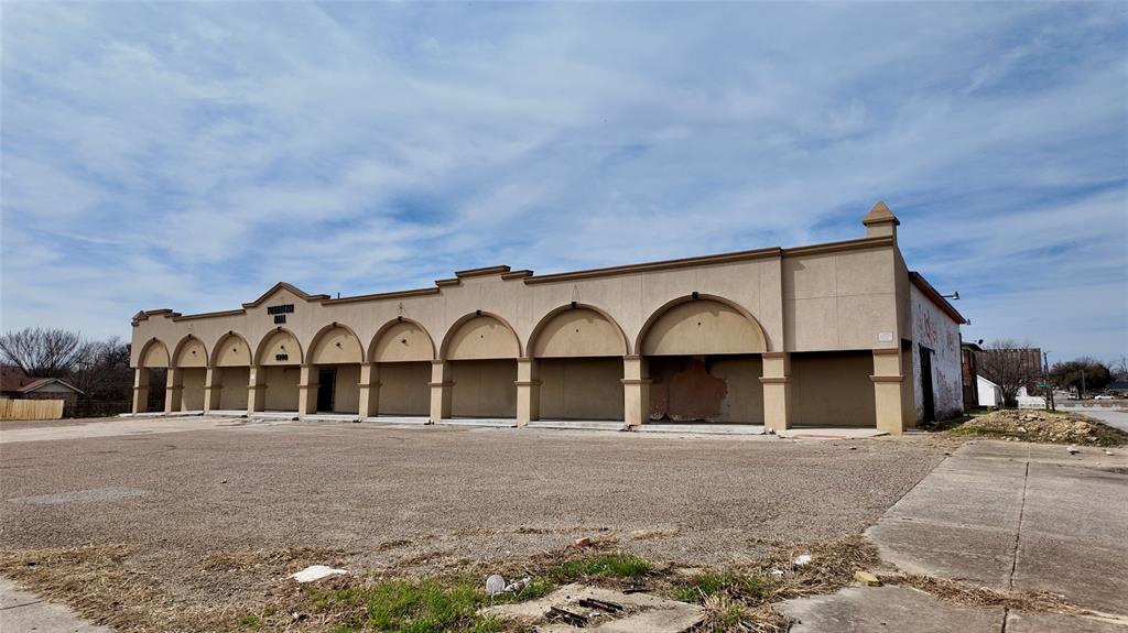 Great Commercial property with a lot of potential to make it your own Investment property. Plans for an event center available. Some construction started but not finish. Divide it into 4-2ksqft units or lease it as a whole. Restaurant, convenience store with neighborhood would be ideal. Some permitted uses: Day care center (child or adult), Day care center (child or adult), Event center or rental hall, Restaurant, café, cafeteria, Offices, Antique shop, Bakery, Barber or beauty shop, Convenience store, Laundry, dry cleaning or washeteria. Plans for an event center available upon request.
Buyer and Buyer's agent to verify all information.