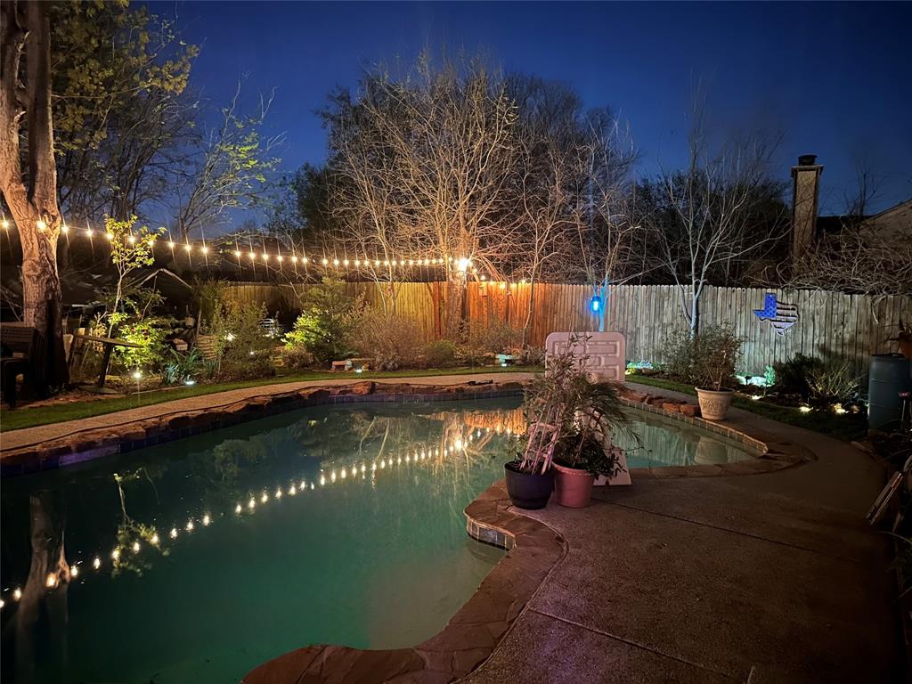 Updated 4-bedroom home in sought-after Keller ISD with easy access to I-35, shopping, and dining. Open layout with spacious living and dining areas. Enjoy the private in-ground pool. Features include 30-year roof, granite counters, backsplash, stainless appliances, updated features, and refreshed bath tile. 
Come take a look today!!