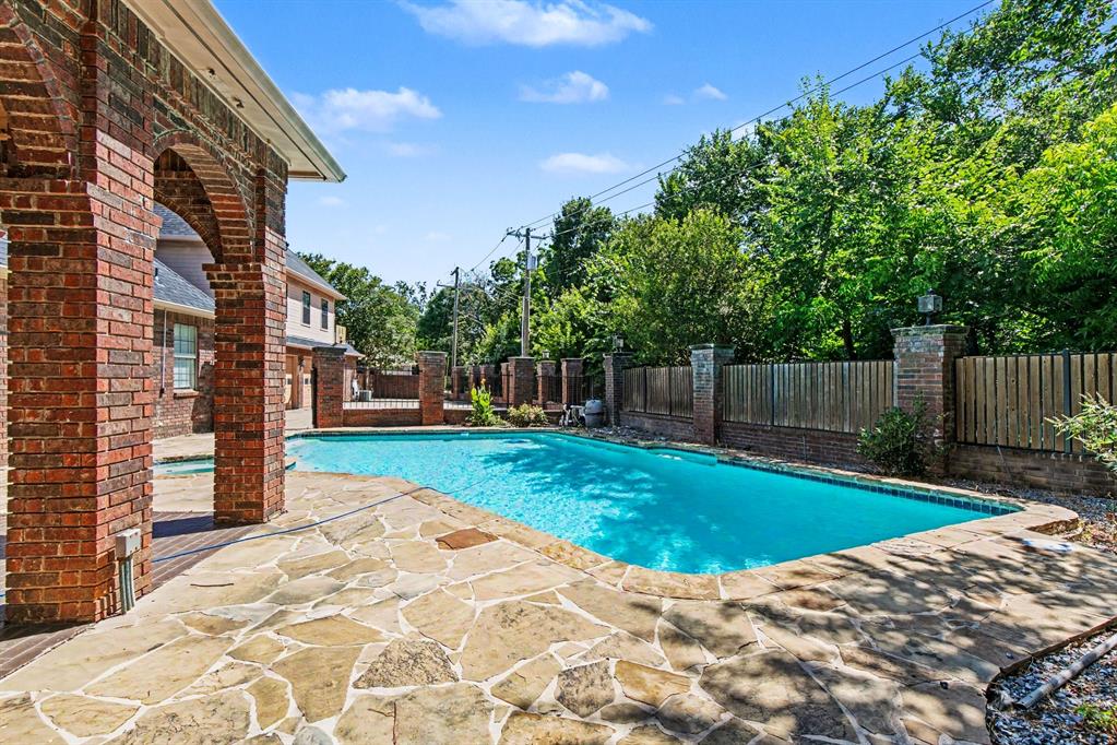 Woodland Hills Colleyville - Residential