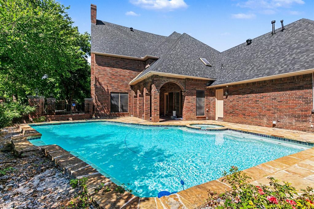 Woodland Hills Colleyville - Residential