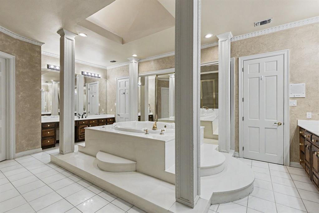 Woodland Hills Colleyville - Residential