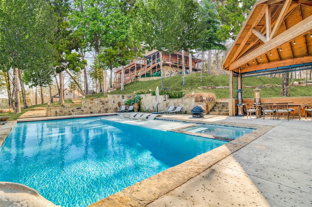 LANDS END - Residential