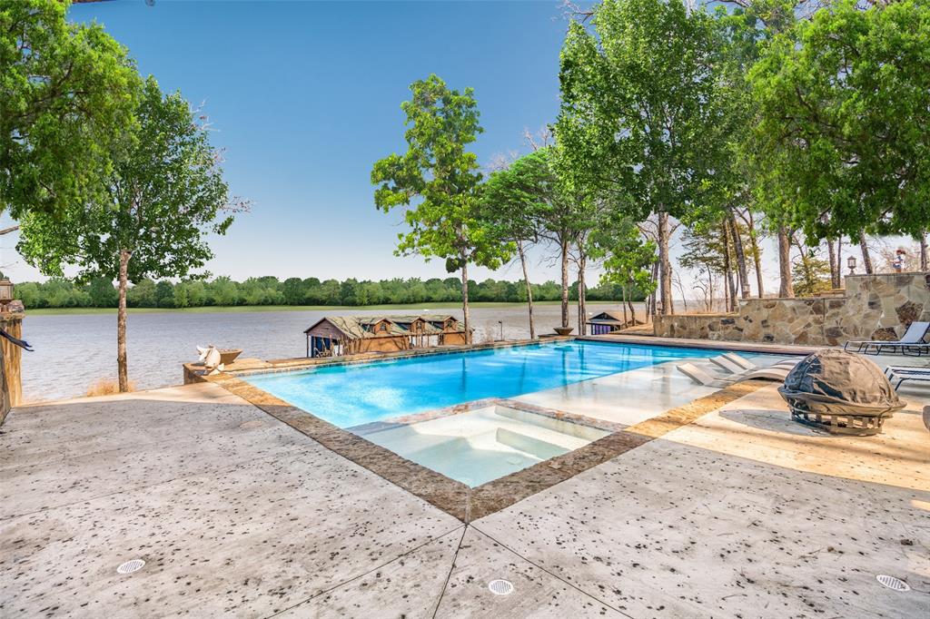 LANDS END - Residential