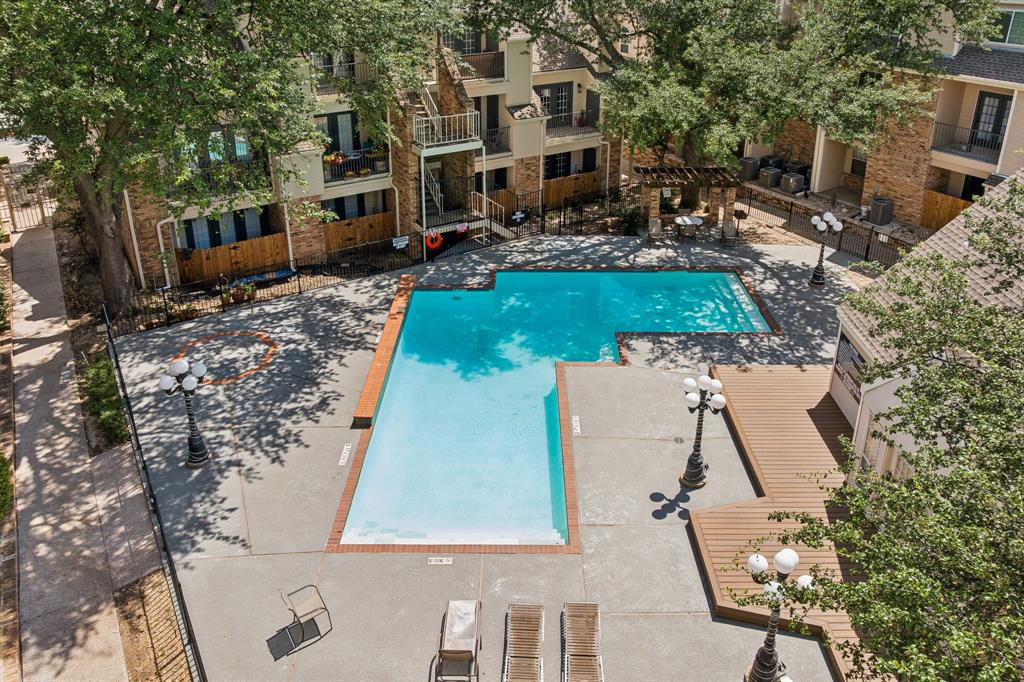 Parkway Quarter Condos - Residential