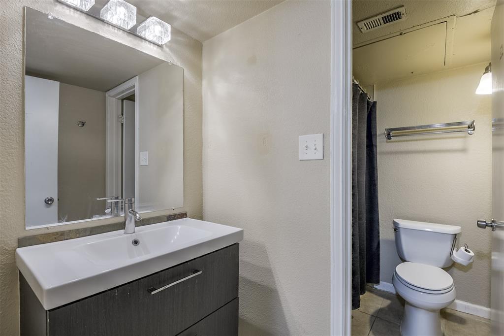 Arlington Oaks Condo - Residential