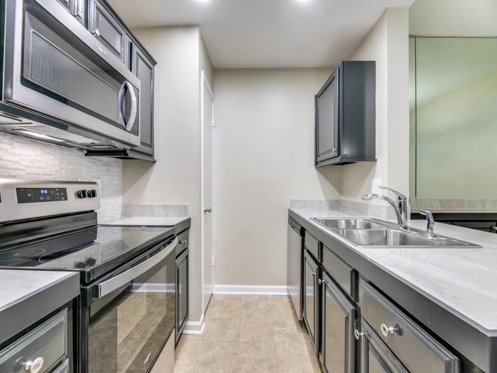 Woods On Park Lane Condos - Residential