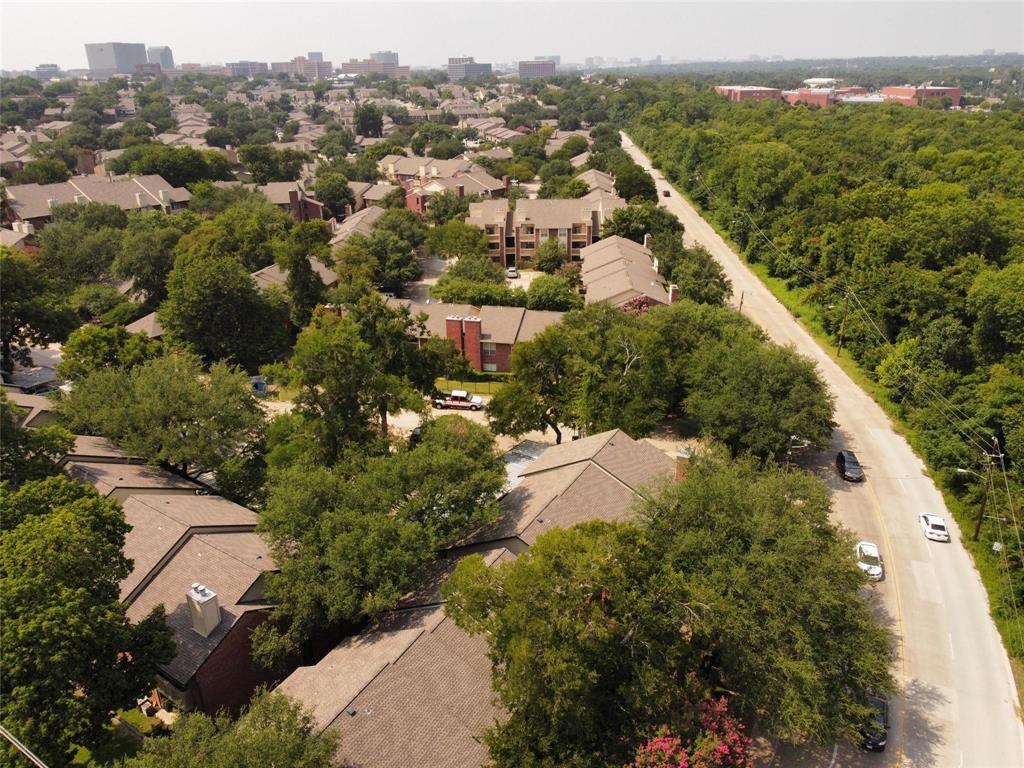 Woods On Park Lane Condos - Residential