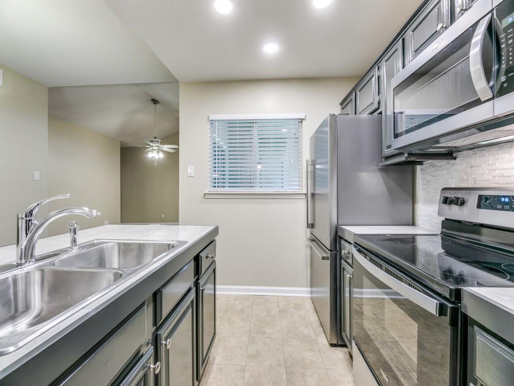 Woods On Park Lane Condos - Residential