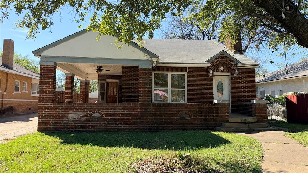 Great investment opportunity in a prime location near Oak Cliff, just minutes from the vibrant Bishop Arts District! Enjoy easy access to shopping, dining, and entertainment. This versatile property is recognized by the city as a duplex but can also function as a single-family home with a separate back studio—ideal for generating rental income or multigenerational living.

The rear unit is currently tenant-occupied on a month-to-month basis, offering immediate income potential with flexibility for future use. The possibilities for this property are endless!

Property is being sold AS-IS. Buyer and buyer’s agent to verify all information.