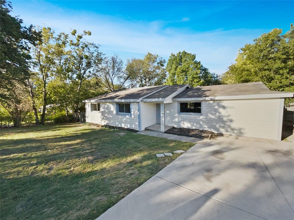 This beautiful home is the perfect blend of style and function. The natural color palette throughout creates a warm and inviting atmosphere. The kitchen has a nice backsplash and plenty of room for flexible living. The primary bathroom has good under sink storage. The backyard is fully fenced in for privacy. Fresh interior paint and partial flooring replacement in some areas make this house ready to move in. This house is perfect for any lifestyle. Don't miss out on this great opportunity to make this house your home. This home has been virtually staged to illustrate its potential.