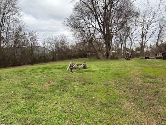 Great lot for sale in a prime area with road frontage. Surrounded by commercial buildings. Zoning could be changed. Lot is approximately 80X200