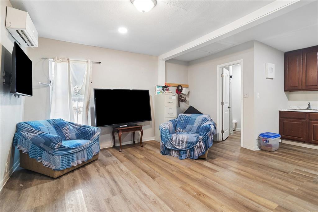 Thomas - Residential
