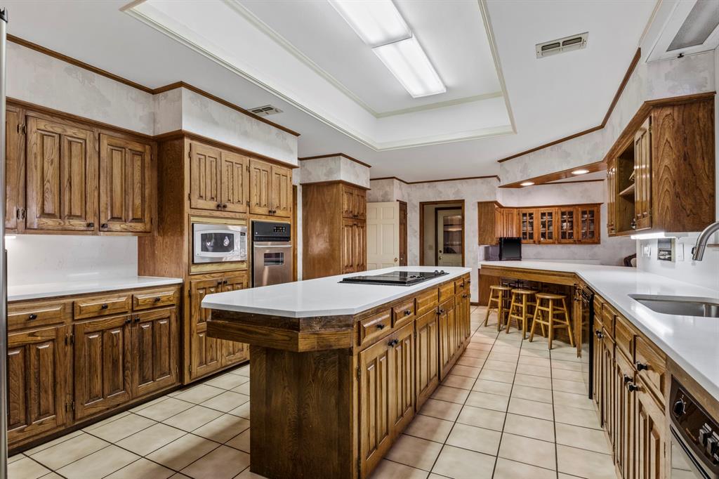 COUNTRY CLUB ESTATES - Residential