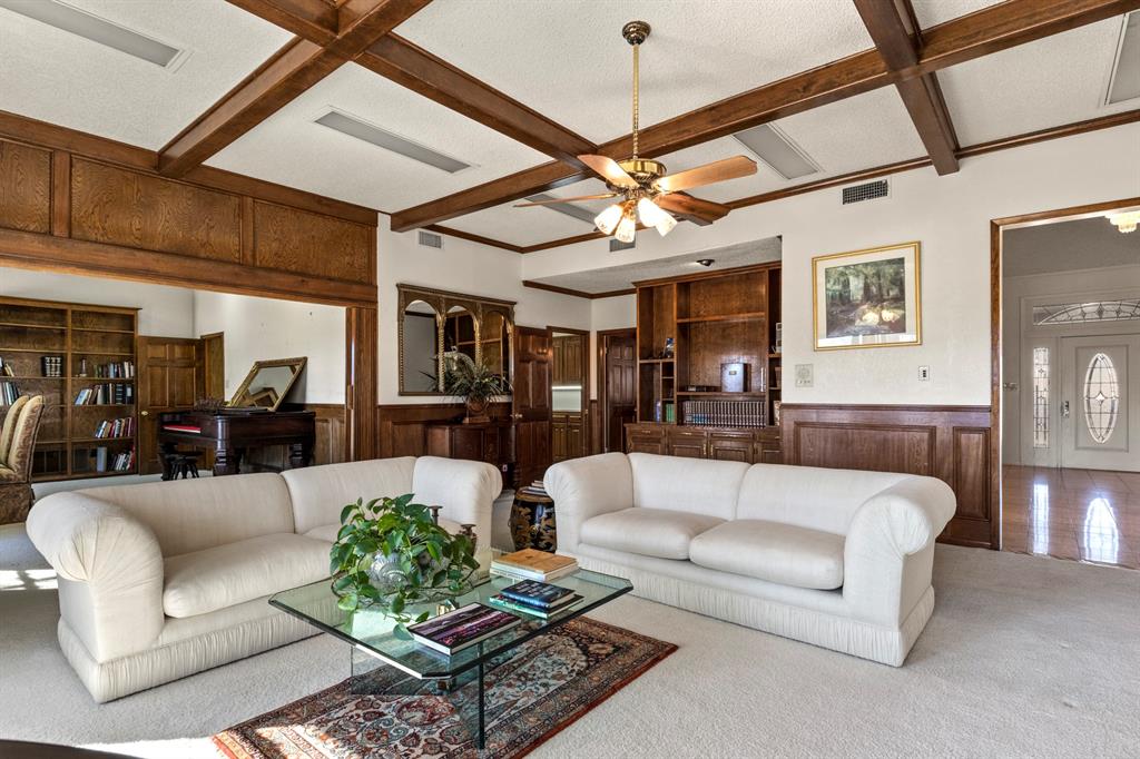 COUNTRY CLUB ESTATES - Residential