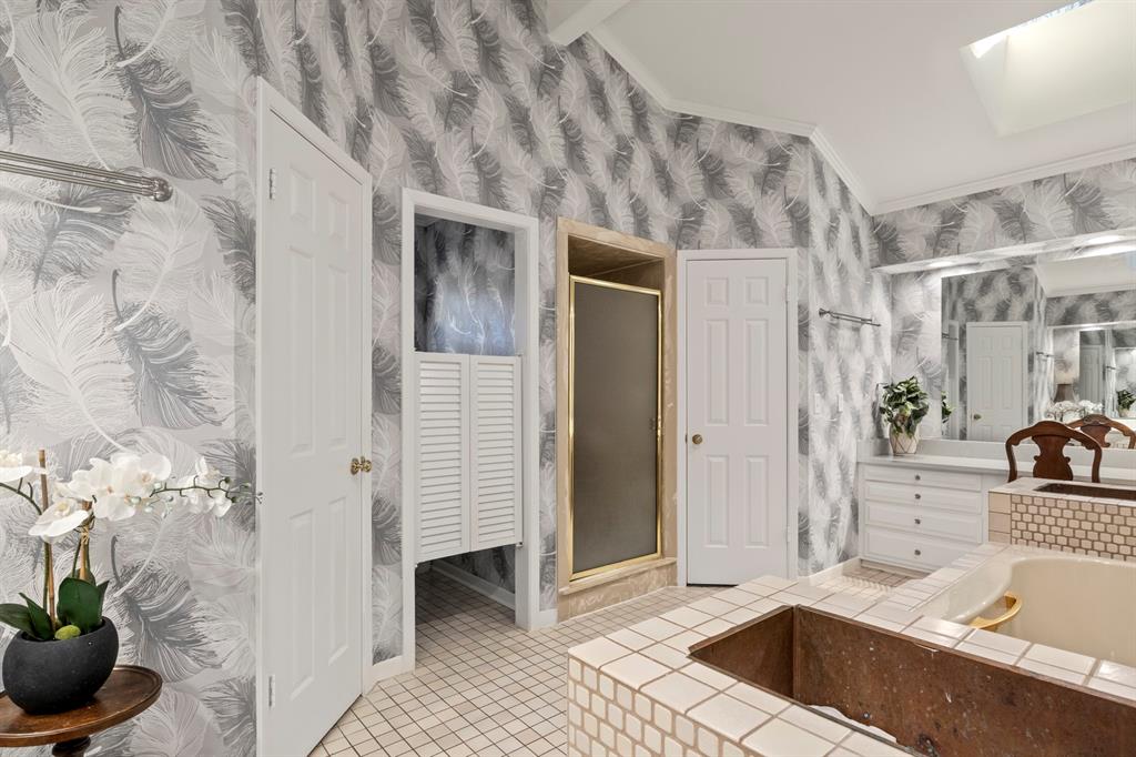COUNTRY CLUB ESTATES - Residential