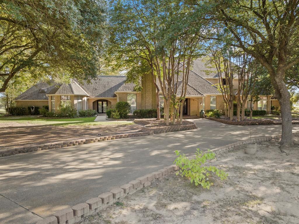 COUNTRY CLUB ESTATES - Residential