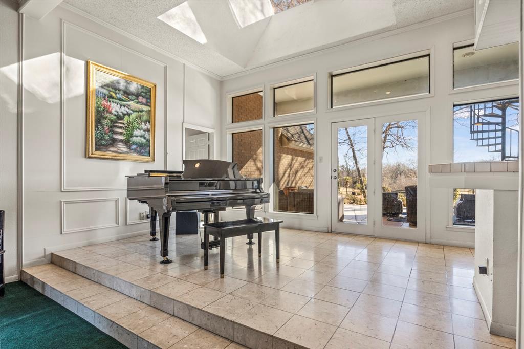 COUNTRY CLUB ESTATES - Residential