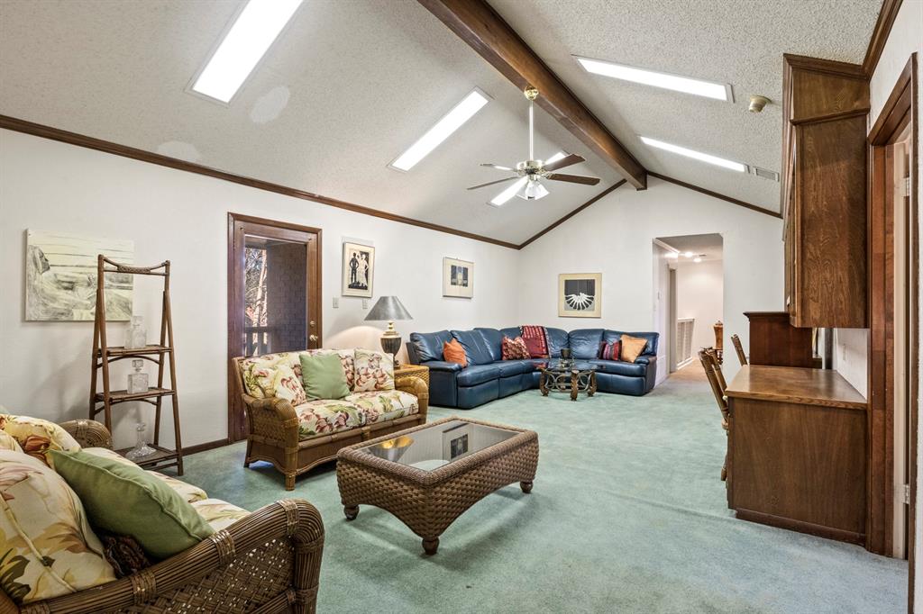 COUNTRY CLUB ESTATES - Residential