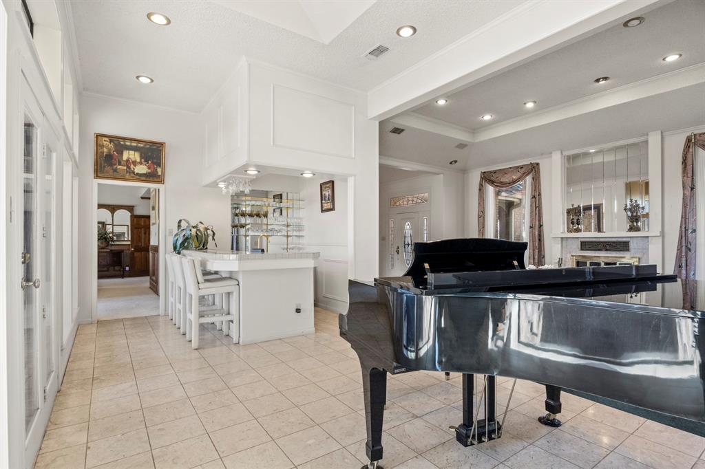 COUNTRY CLUB ESTATES - Residential
