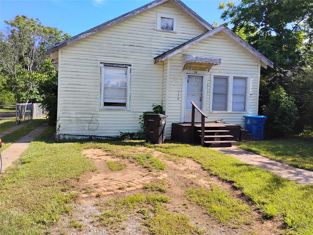 Wonderful 3 bedroom, 2 full bath, 2 living areas with open floor plan.  Great opportunity to make this your home at a great price.  Home is near schools, shopping, neighborhood parks, restaurants and churches.  Home is near the newly opened downtown Denison main street.  Call the agent office to schedule a showing soon!  Be one of the first to make an offer on this gem.