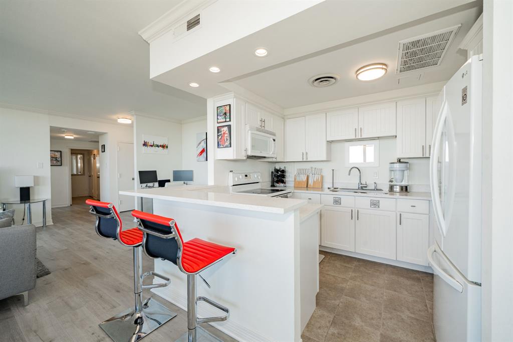 PRESTON TOWER CONDO - Residential