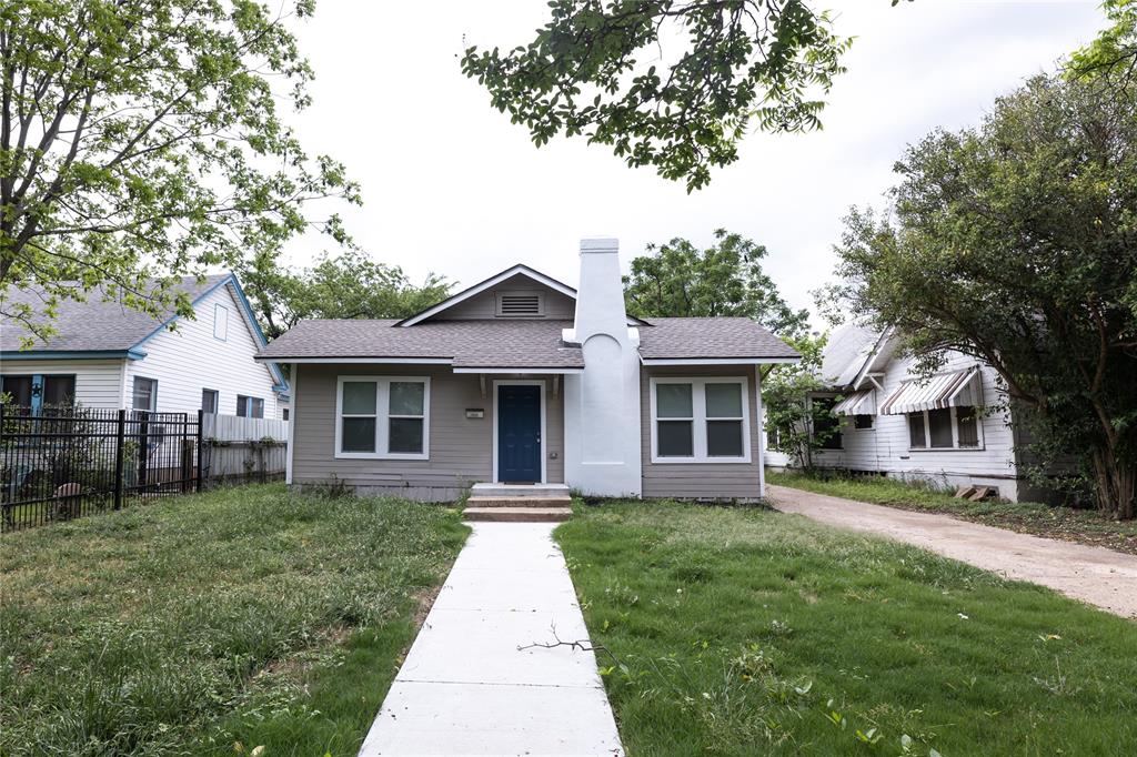 Looking for a charming home conveniently located in the heart of Waco? This is it! This property offers a functional layout with comfortable living spaces, natural light throughout, and a welcoming atmosphere that feels like home the moment you walk in. Enjoy easy access to local shopping, dining, schools, and major roadways, making daily commuting a breeze. Whether you’re relaxing indoors or enjoying the surrounding neighborhood, this home offers both comfort and convenience. Don’t miss the opportunity to make this well-located Waco property yours.