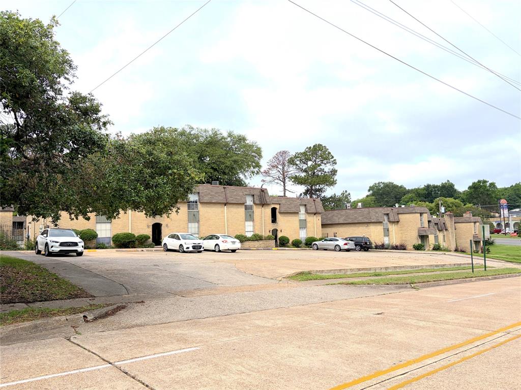 2 bed, 1 bath second floor condo. Washer and dryer in kitchen plus features laundry facilities and swimming pool. Conveniently located less than a mile from shopping and family entertainment on Youree Drive. HOA covers water, insurance for the building, grounds maintenance, community pool, building repairs & laundry room in complex. The door that leads to the property is in building #5 and is closest to the gate to the pool.