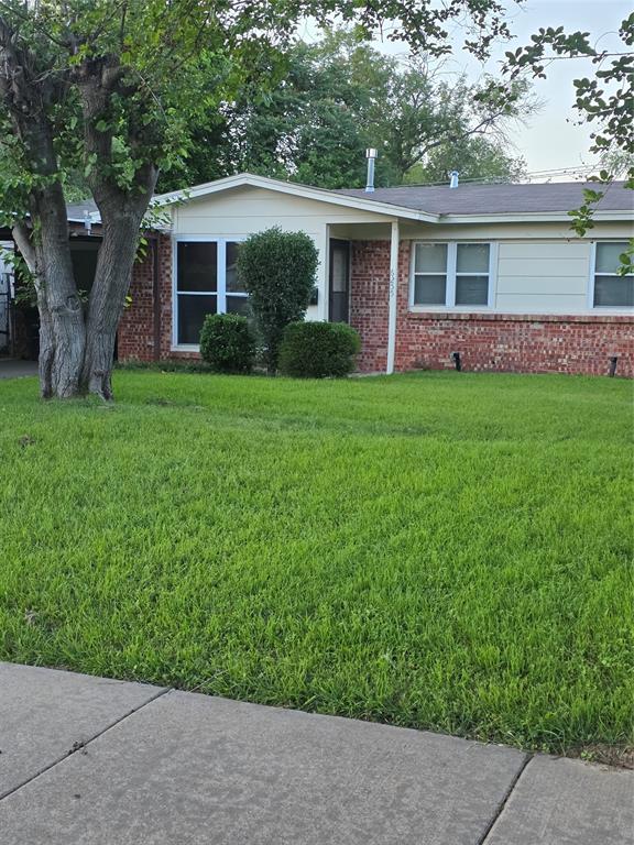 This cozy well maintained charming ranch-style home, near Lake Arlington, has plenty to offer. With space for your little ones to play in the front and backyard. Ideal for first time home buyers, investors, and fix and flips.   If you're looking for shopping, restaurants and a movie theater experience, Northeast Mall is just north approximately 10-15 minutes away. The local elementary, middle and high school's minutes away as well. Easy access to the highway is within 800 feet of leaving your driveway. Minutes from downtown Fort Worth and the Arlington entertainment complex, this place fits the bill. Don't miss your chance to seize this great opportunity! Schedule a viewing today!

Note:  Buyer Agent is responsible for ensuring all room measurements and information concerning this property is accurate.