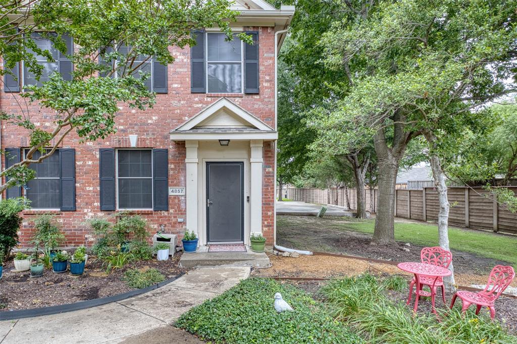 Pasquinellis Village On The Green - Residential